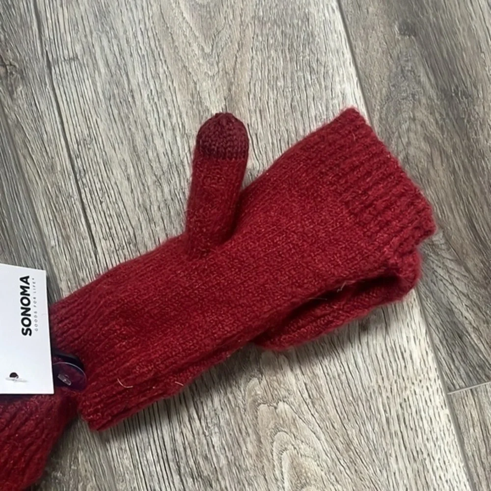 NWT Sonoma gloves burgundy removable fingers
